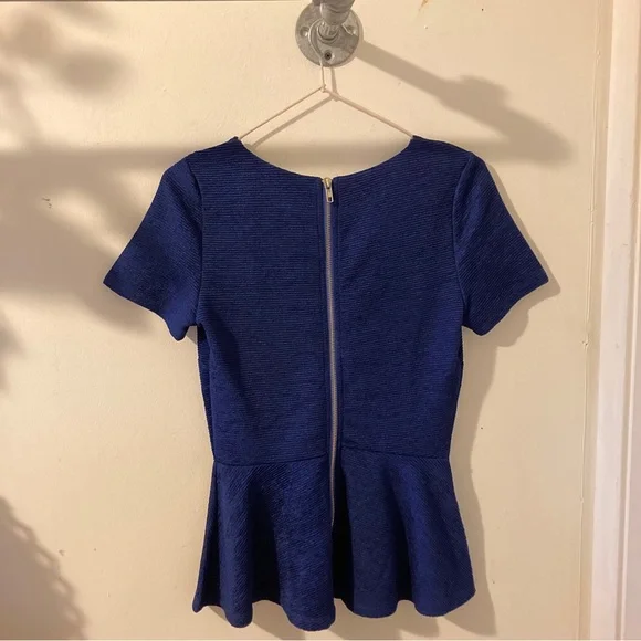 BACK ZIP PEPLUM TOP - Picture 1 of 6